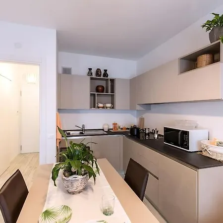Apartment Rosy Per Lavoro O Per Vacanze *